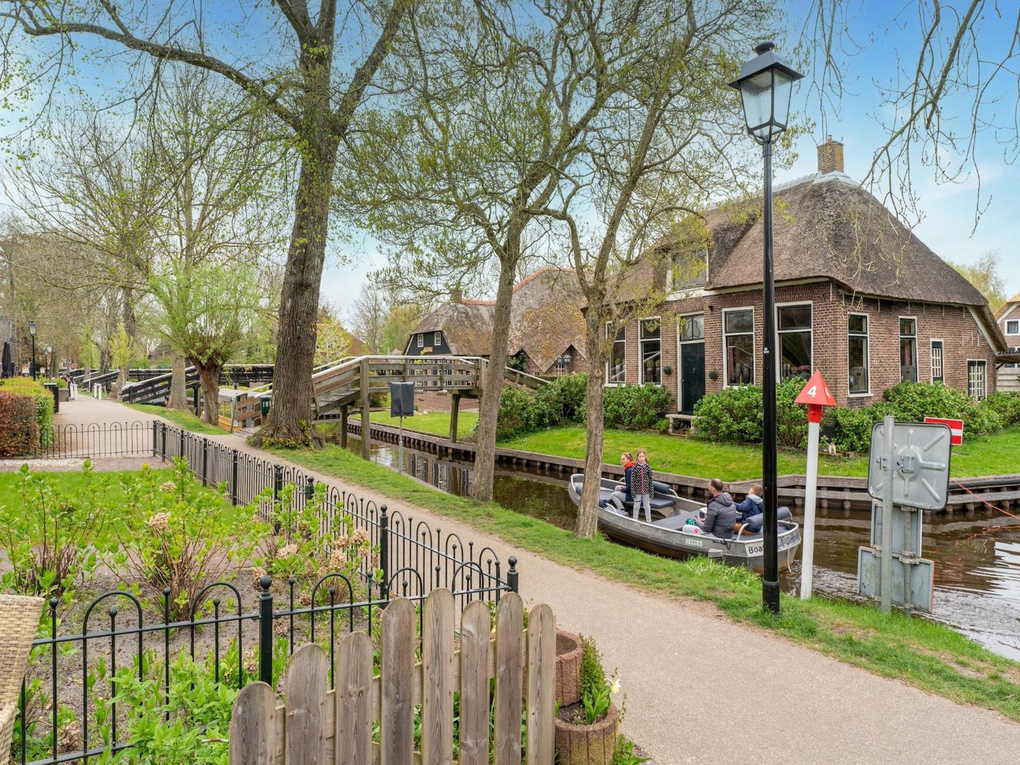 Lodge In Giethoorn With Breakfast エクステリア 写真